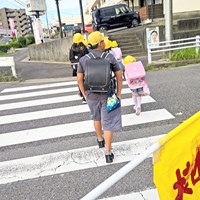東郷町白鳥交差点 通学見守り活動