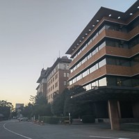 愛知県庁でペロブスカイト太陽電池の実証